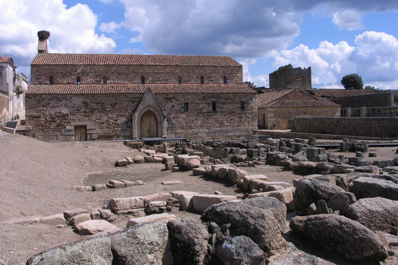 Lorvão: Books, Rituals and Space in a Cistercian  Nunnery. Living, Praying and Reading  in Lorvão, 13th-16th centuries